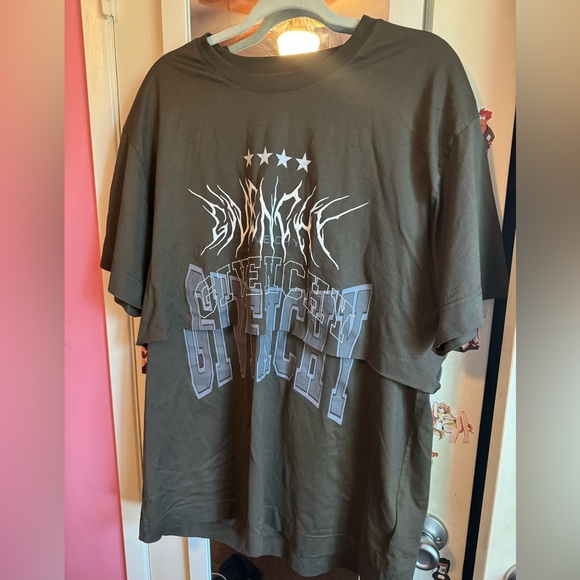 Mens GIVENCHY T-shirt - Picture 2 of 5